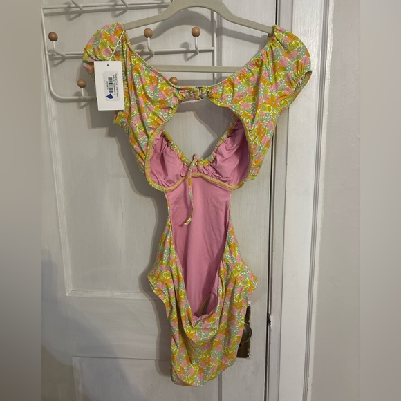 Santa Cruz swimsuit - Picture 6 of 6